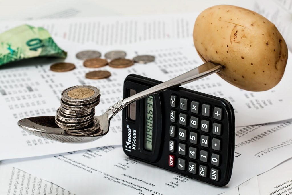 balancing your budget with a personal budgeting tool